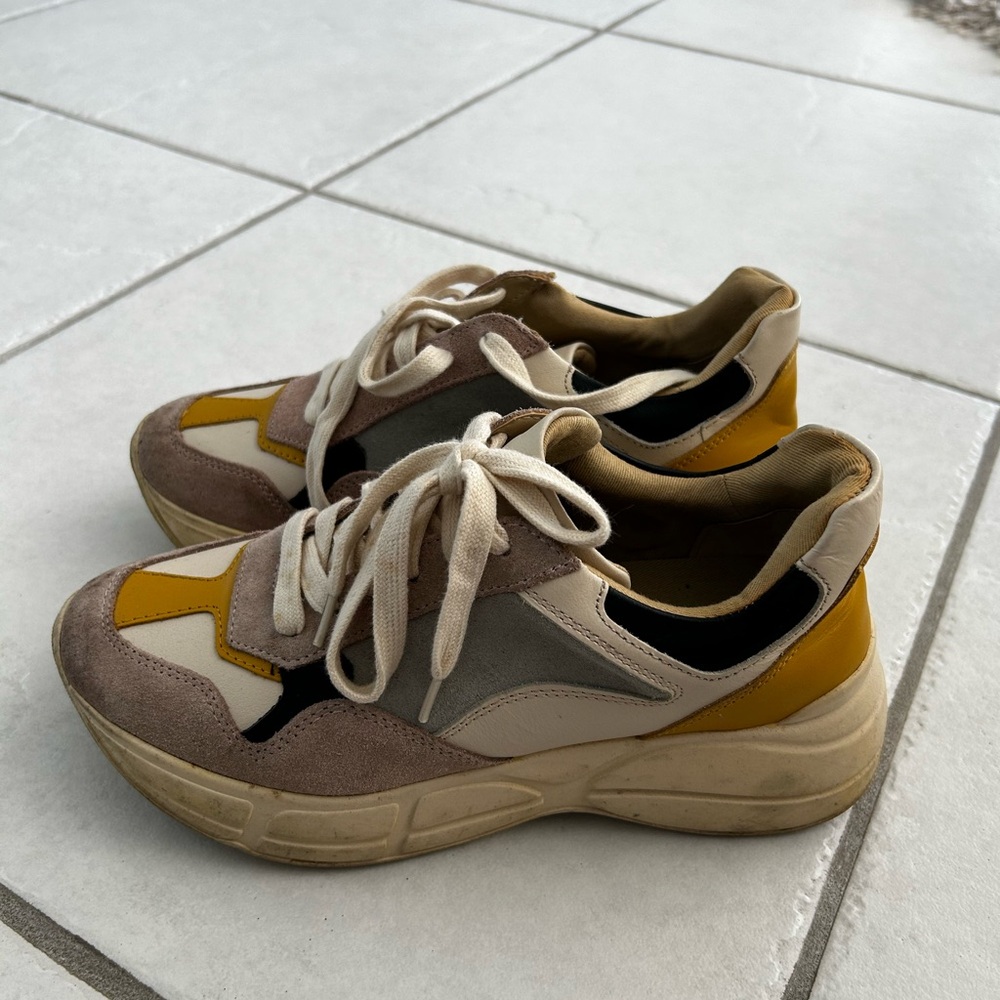 Steve Madden Memory Chunk Sneakers Size 4